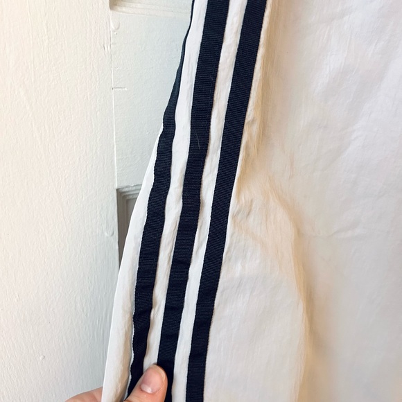 Adidas joggers with navy stripes - Picture 6 of 7